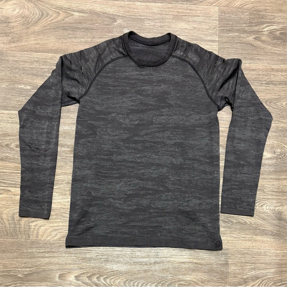 Men's Size Small Lululemon Metal Vent Long Sleeve Shirt